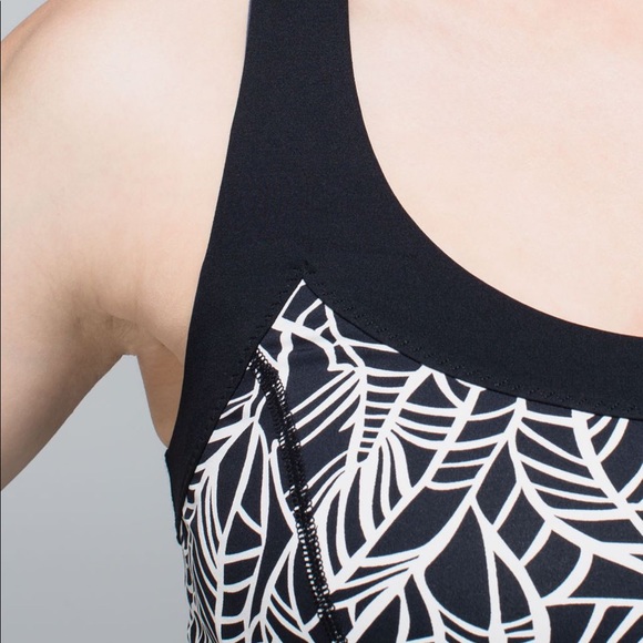 Lululemon Athletica Run: Ta Ta Topper Black/Pretty Palm Angel Wing Tank size 6 - Picture 5 of 15